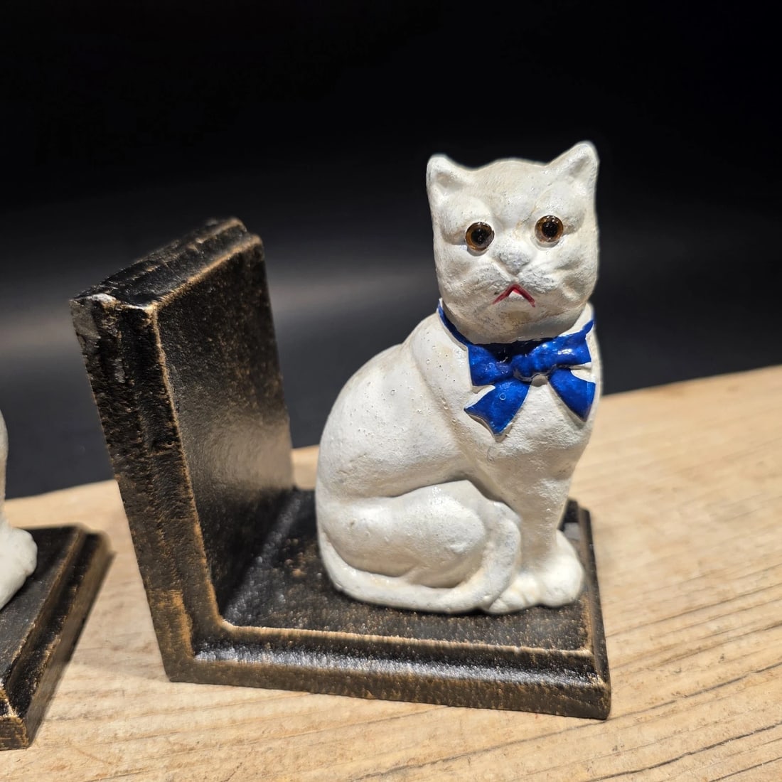 Pair of Cast Iron White Cat Bookends (1 of 12)