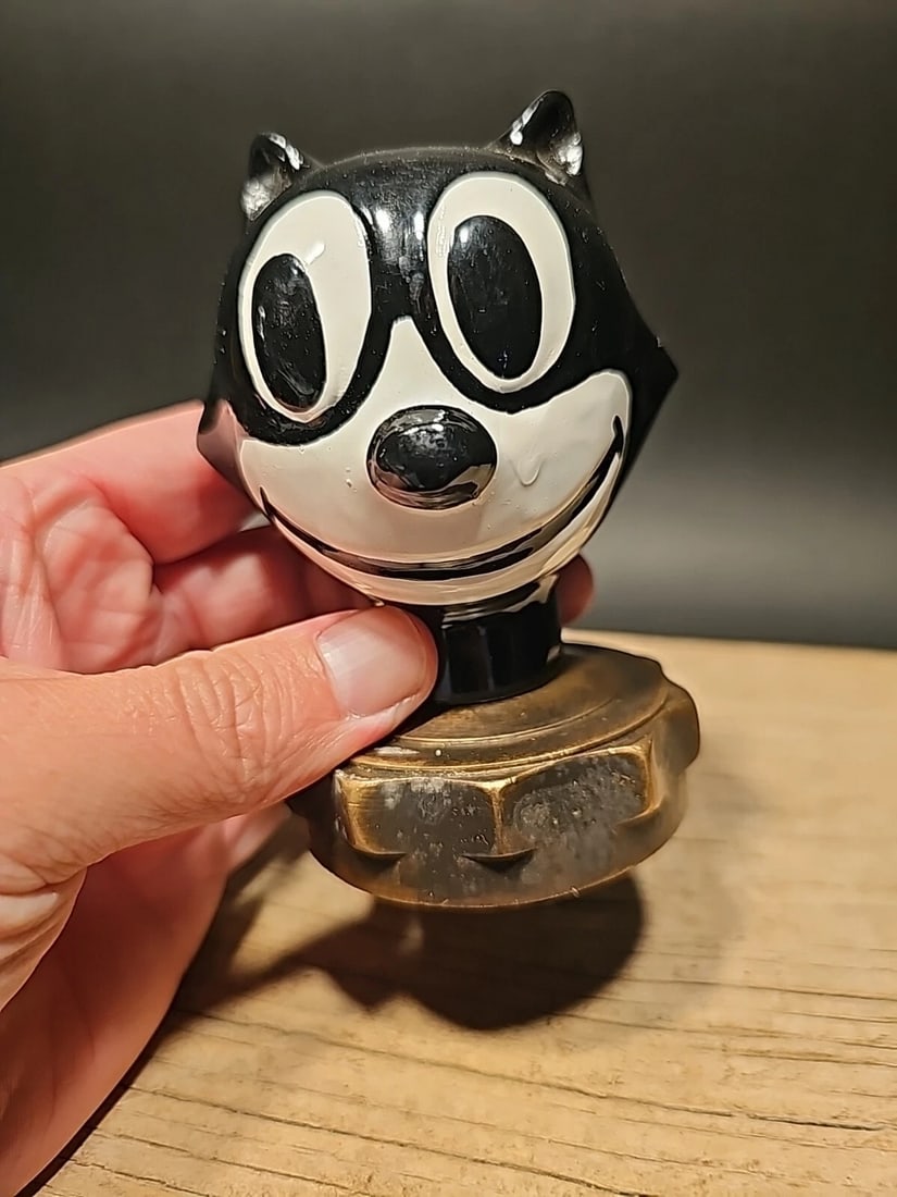 Iron Felix Figure Radiator Cap Statue - 10