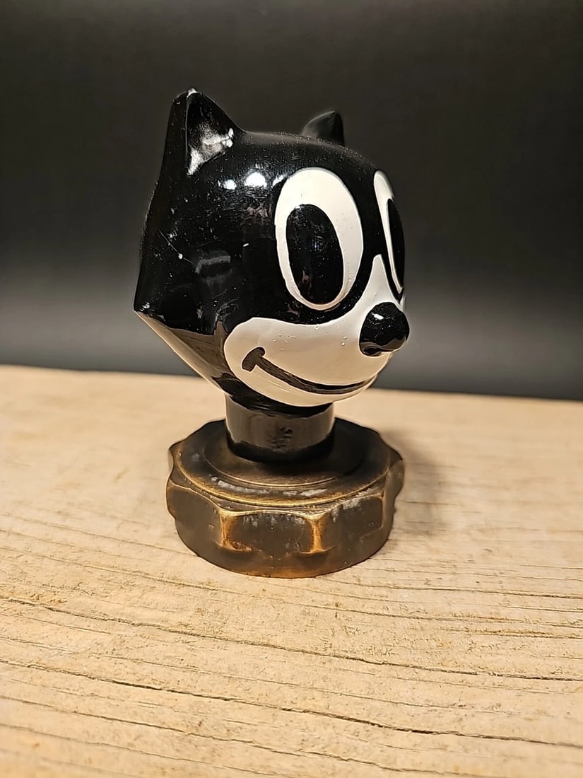 Iron Felix Figure Radiator Cap Statue - 14
