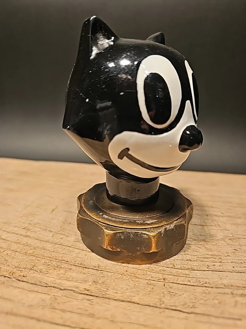 Iron Felix Figure Radiator Cap Statue - 16