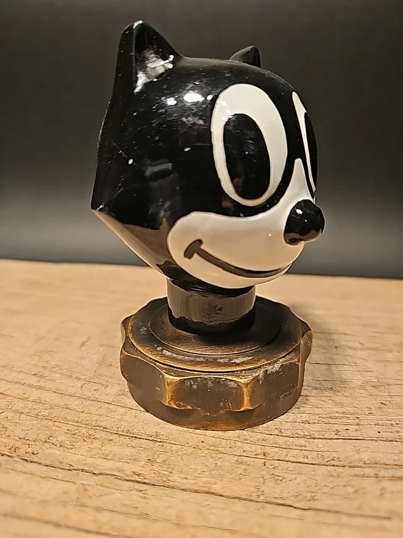 Iron Felix Figure Radiator Cap Statue - 17