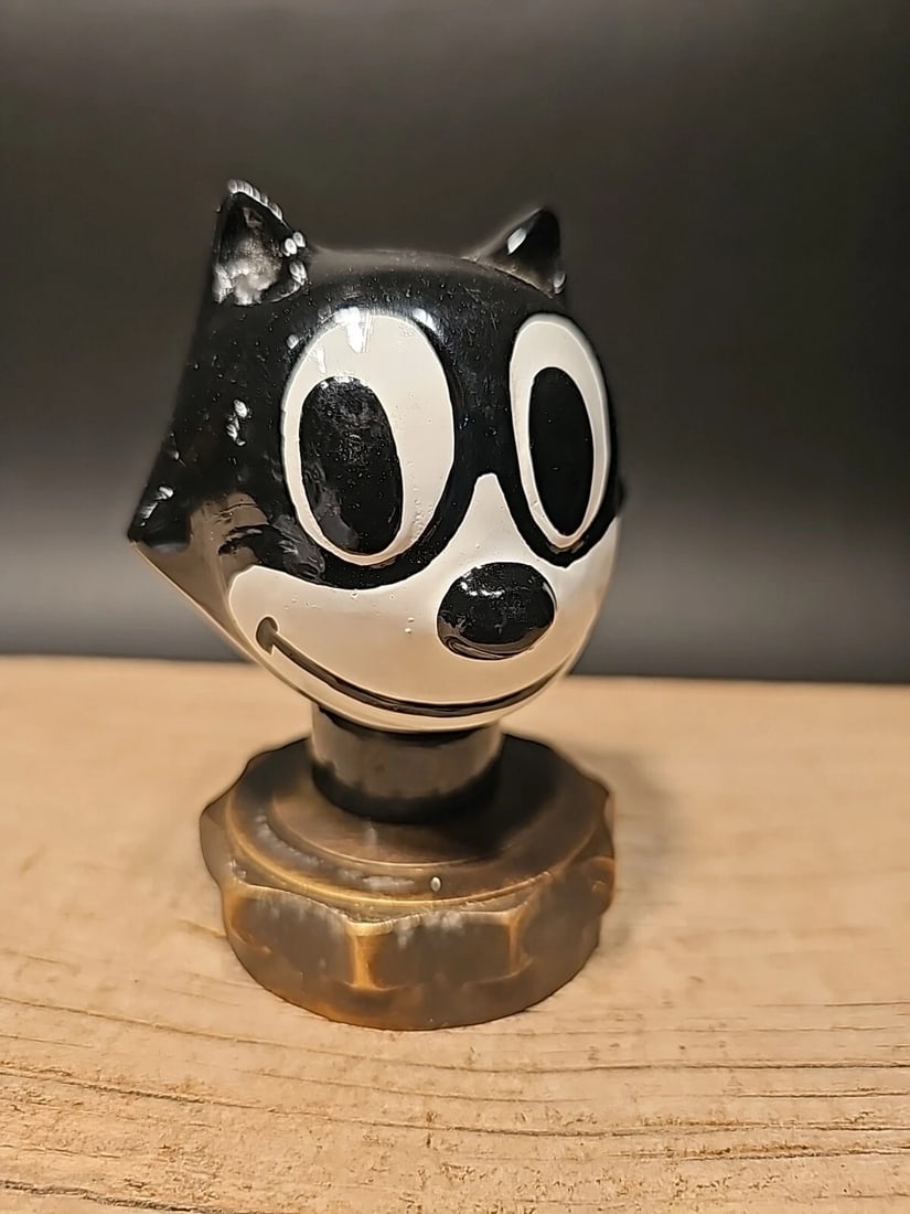 Iron Felix Figure Radiator Cap Statue - 3