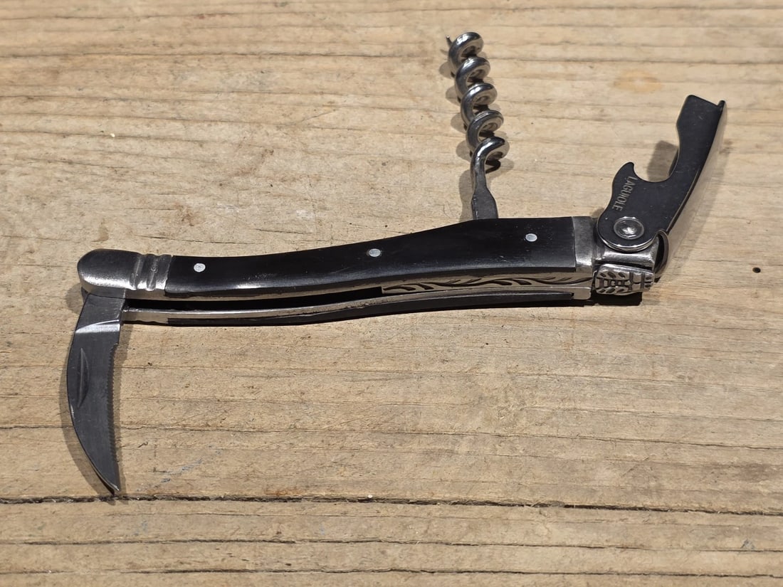 Laguiole Corkscrew with Black Horn Handles Leather Pouch - 14