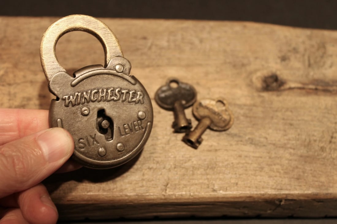 Cast Iron Winchester Firearms Ammo Box Padlock Lock & Key - 10