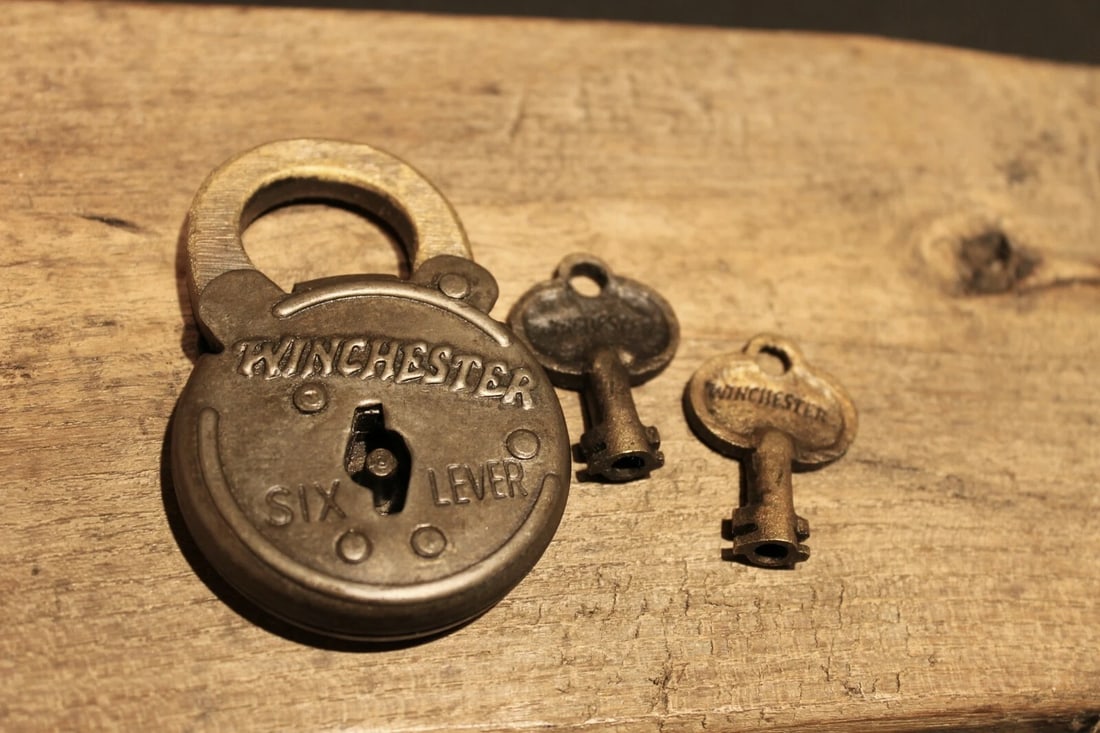 Cast Iron Winchester Firearms Ammo Box Padlock Lock & Key - 3