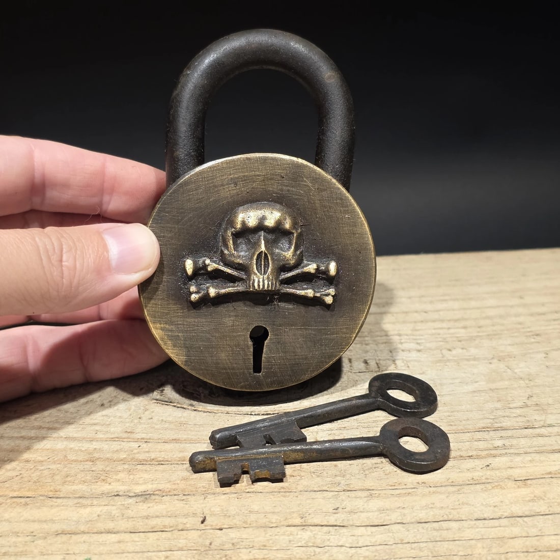 Wrought Iron & Brass Pirate Skull Crossbones Bridge Padlock Lock - 4