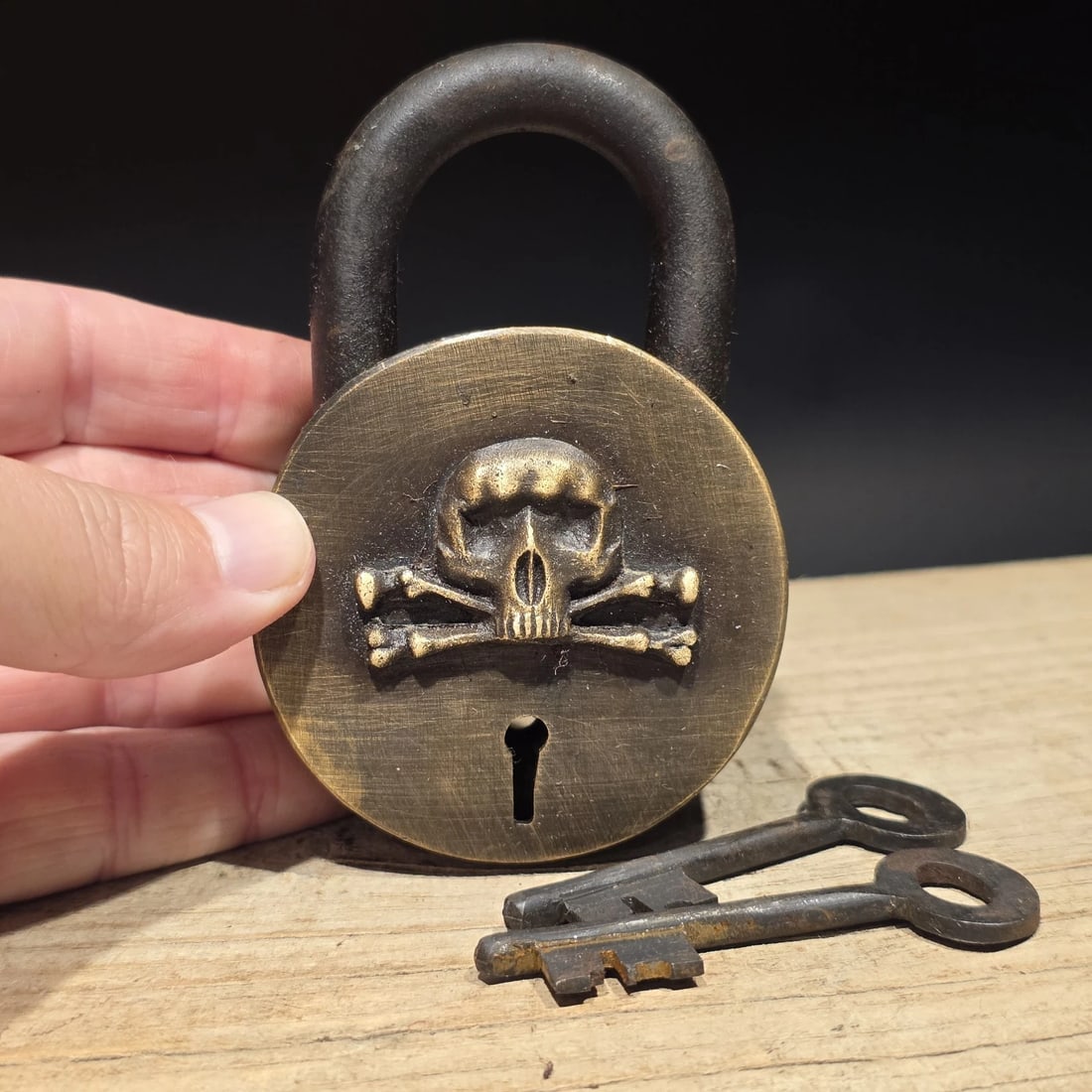Wrought Iron & Brass Pirate Skull Crossbones Bridge Padlock Lock - 6