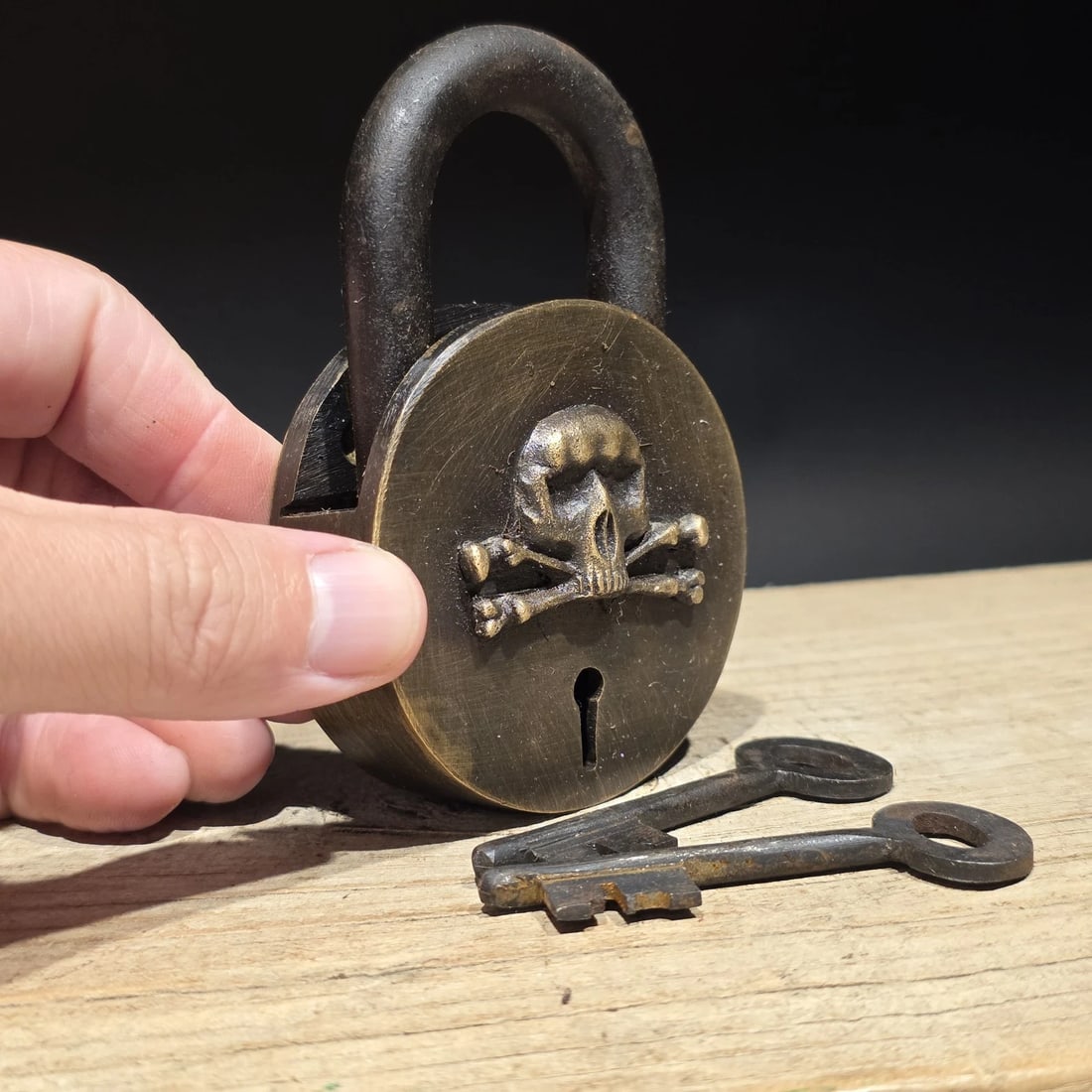 Wrought Iron & Brass Pirate Skull Crossbones Bridge Padlock Lock - 8