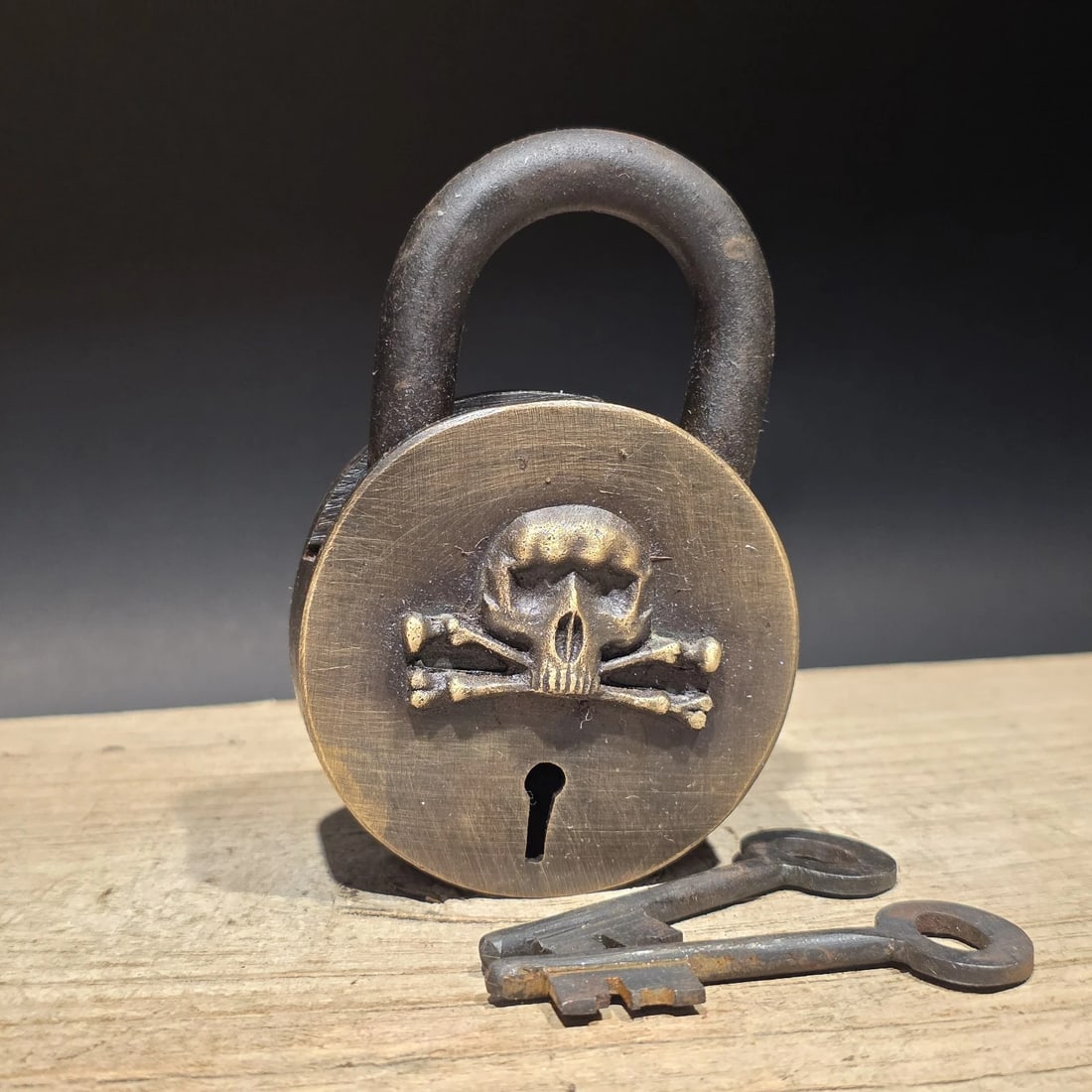 Wrought Iron & Brass Pirate Skull Crossbones Bridge Padlock Lock - 9