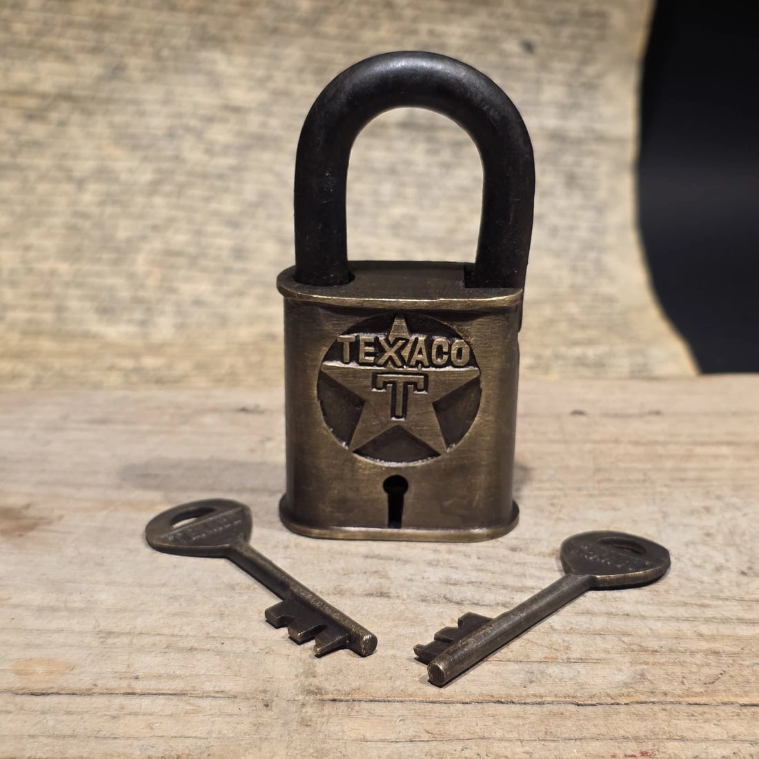 4" Antique Style Brass & Iron Texaco Padlock with Keys Oil Company Lock - 3