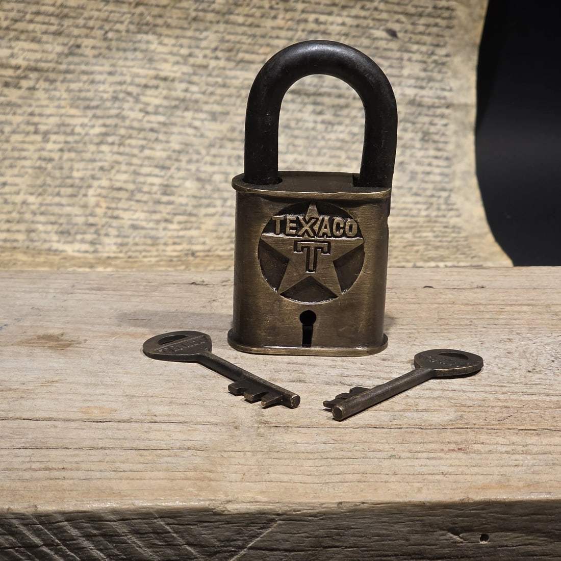 4" Antique Style Brass & Iron Texaco Padlock with Keys Oil Company Lock - 4
