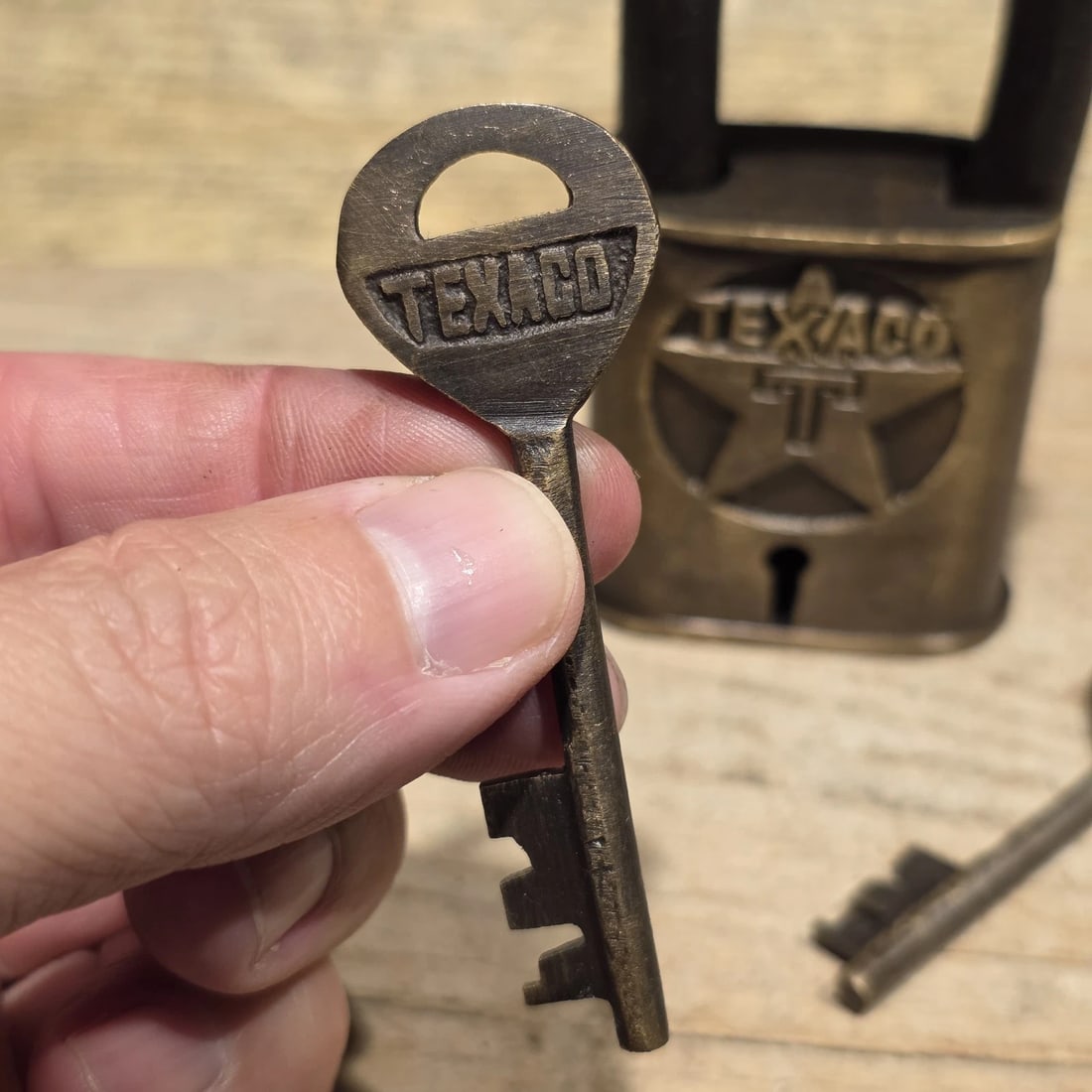 4" Antique Style Brass & Iron Texaco Padlock with Keys Oil Company Lock - 5