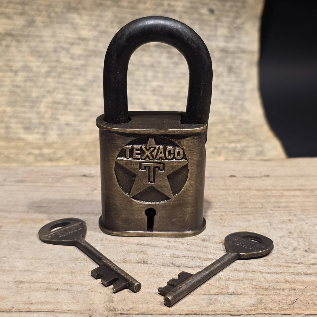 4" Antique Style Brass & Iron Texaco Padlock with Keys Oil Company Lock - 6