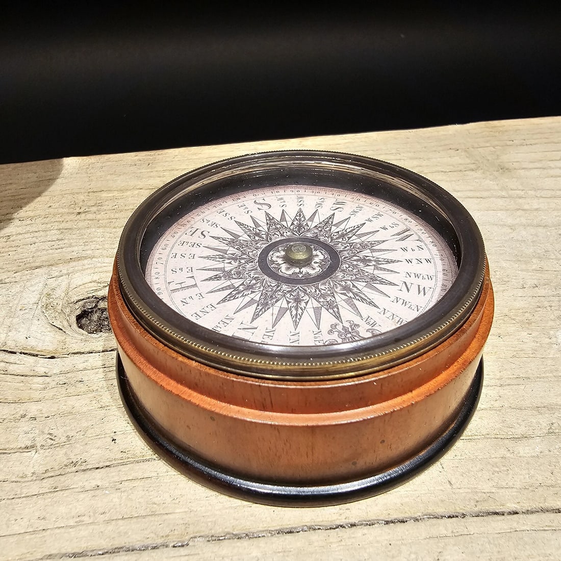 Turned Mahagony Wood Compass with Lid - 9