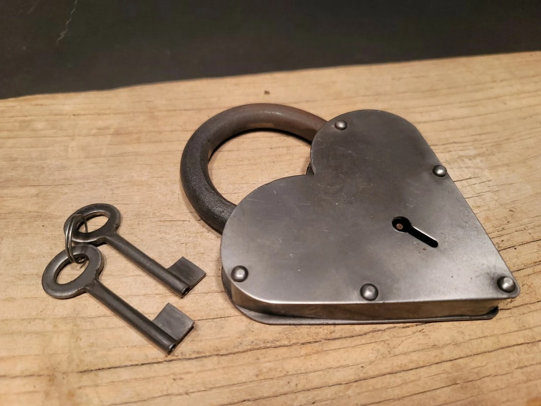 Cast Iron Steel Heart Bridge Padlock Lock & Key - 10