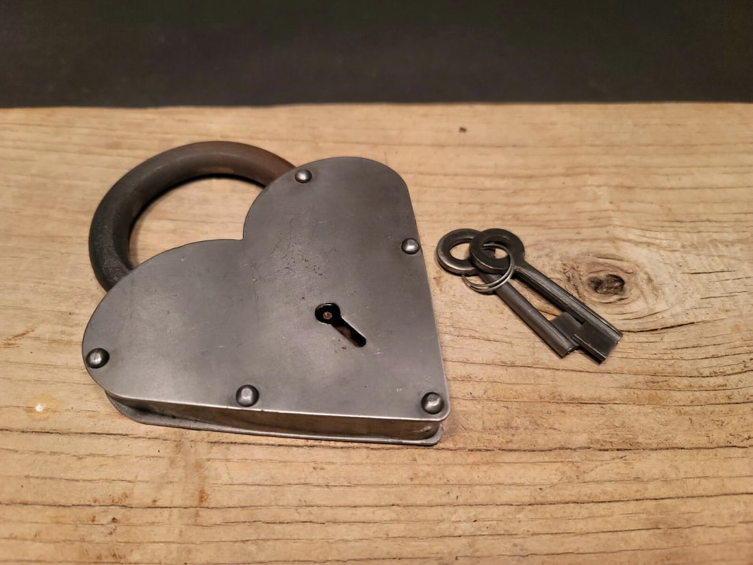 Cast Iron Steel Heart Bridge Padlock Lock & Key - 12