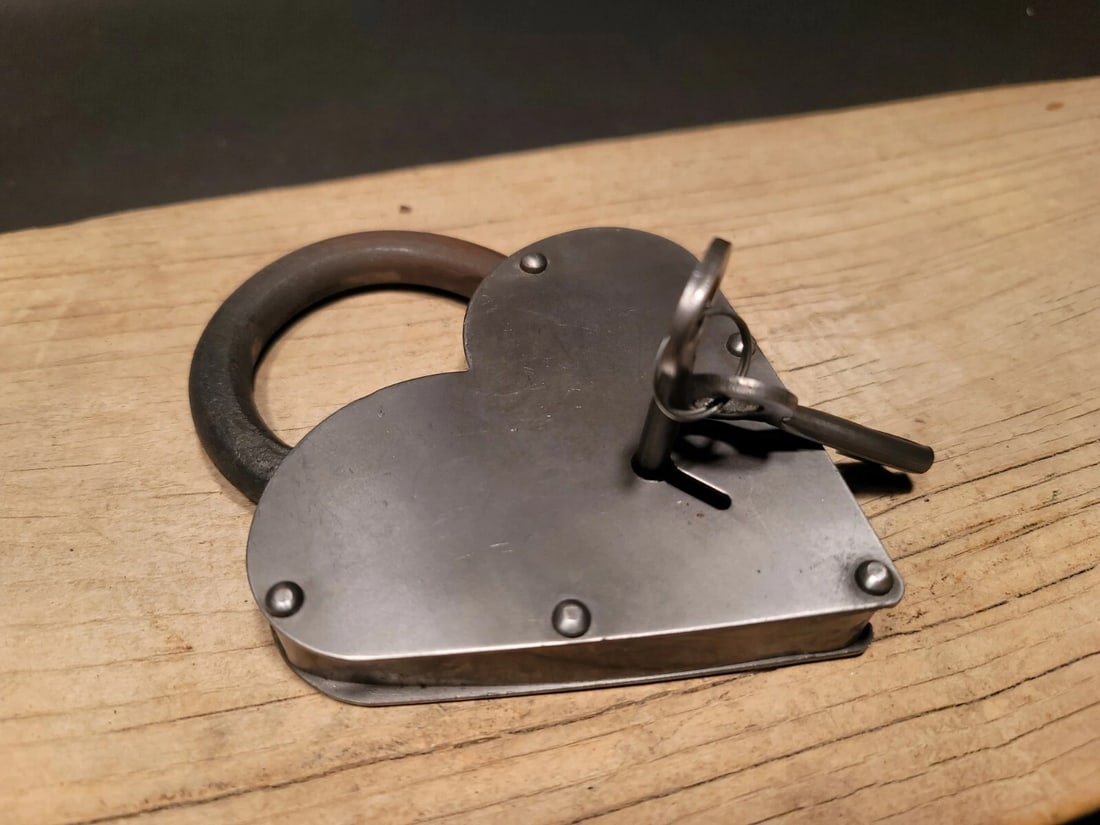 Cast Iron Steel Heart Bridge Padlock Lock & Key - 9
