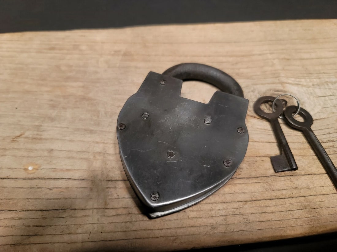 Cast Iron Steel Heart Bridge Padlock Lock & Key - 4