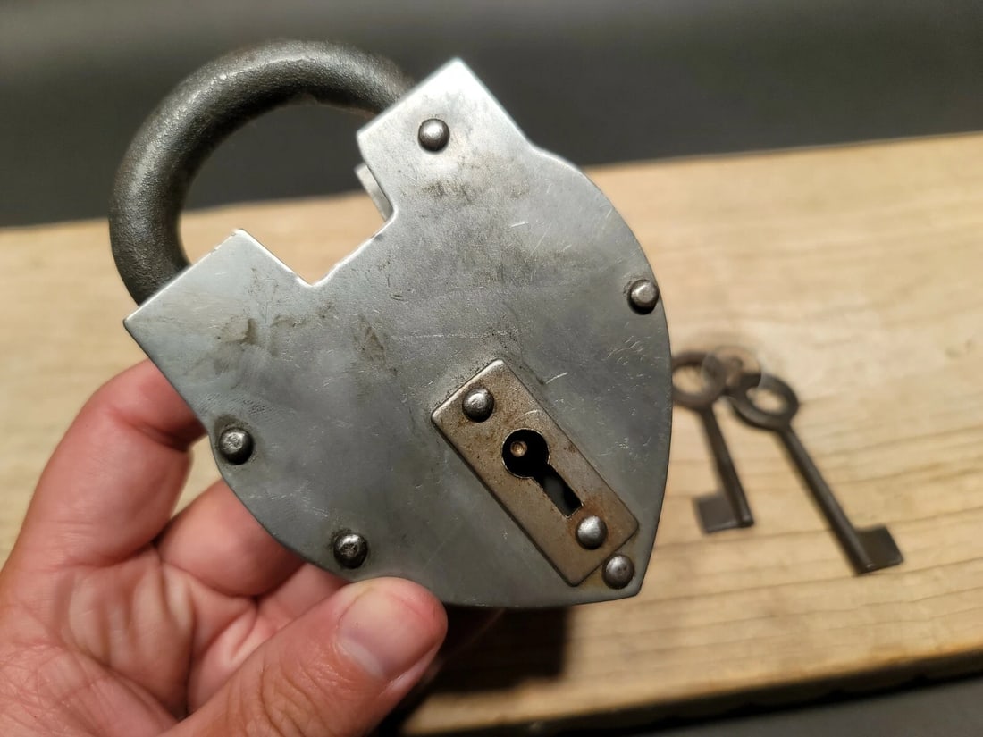 Cast Iron Steel Heart Bridge Padlock Lock & Key - 5