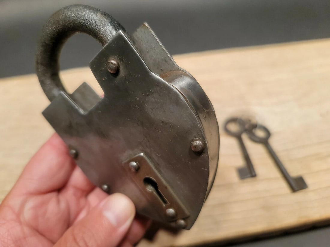 Cast Iron Steel Heart Bridge Padlock Lock & Key - 6