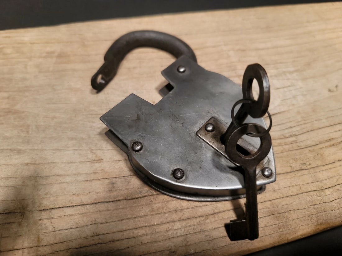 Cast Iron Steel Heart Bridge Padlock Lock & Key - 8