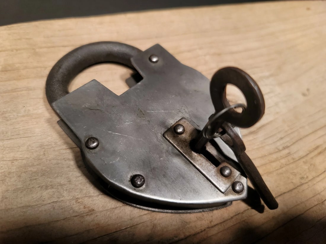 Cast Iron Steel Heart Bridge Padlock Lock & Key - 9