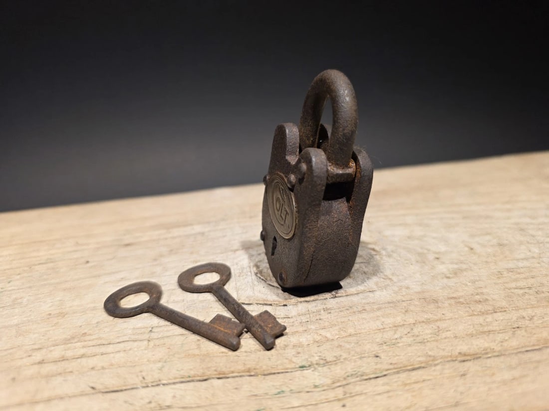 Cast Iron Colt Firearms Ammo Box Padlock Lock & Key - 5