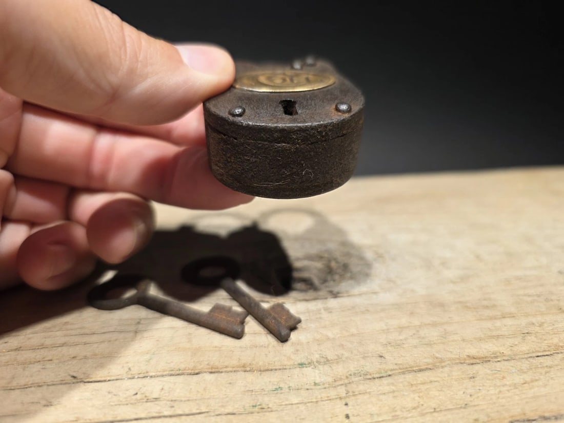 Cast Iron Colt Firearms Ammo Box Padlock Lock & Key - 9