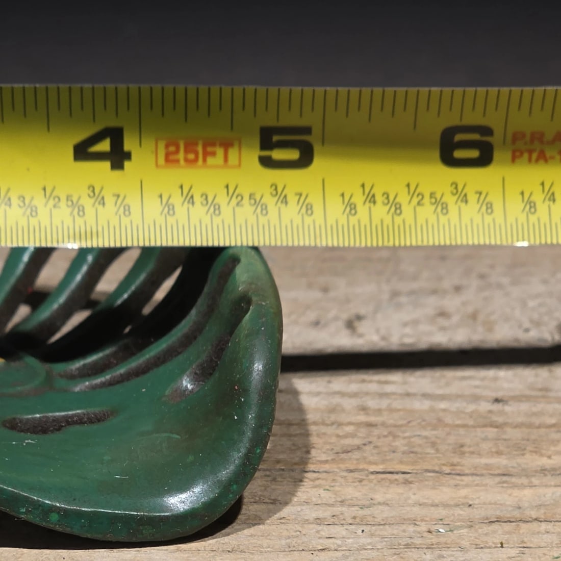 5" Cast Iron John Deere Miniature Tractor Seat Sample - 10