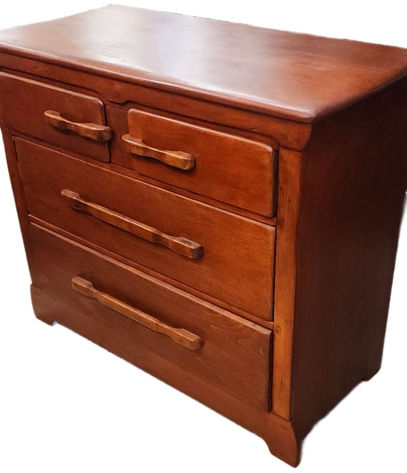 Antique Cushman Colonial Creations Maple 4-Drawer Dresser w/ Rare Distinctive Wide Scalloped Pulls. (1 of 5)