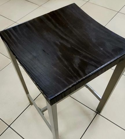 Hi-design gun metal and black wood accent tools. Ideal for table or extra living room seating - 2