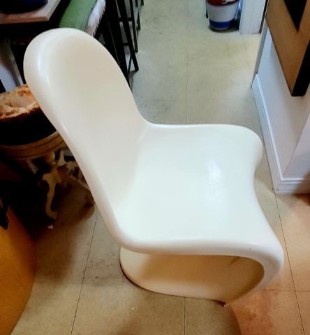 Vintage Later Edition of the Iconic 1965 Verner Panton, Molded Stacking Chair for Herman Miller.. - 3