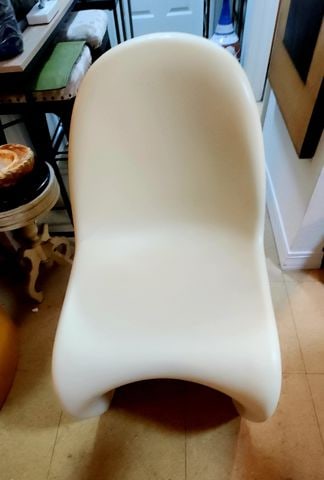 Vintage Later Edition of the Iconic 1965 Verner Panton, Molded Stacking Chair for Herman Miller.. - 4