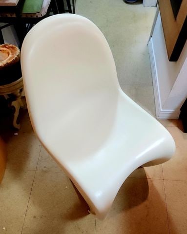 Vintage Later Edition of the Iconic 1965 Verner Panton, Molded Stacking Chair for Herman Miller.. - 5