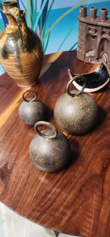 Fantastic set of 3 iron vintage balls with rings. - 4