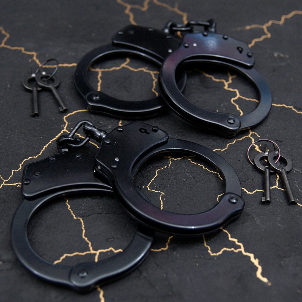 2pc Black Steel Handcuffs Double Lock Restraints Authentic Metal With Keys: Title:2pc Black Steel Handcuffs Double Lock Restraints Authentic Metal With Keys Description:This professional-grade, two-piece set of handcuffs is designed for security and law enforcement applicatio