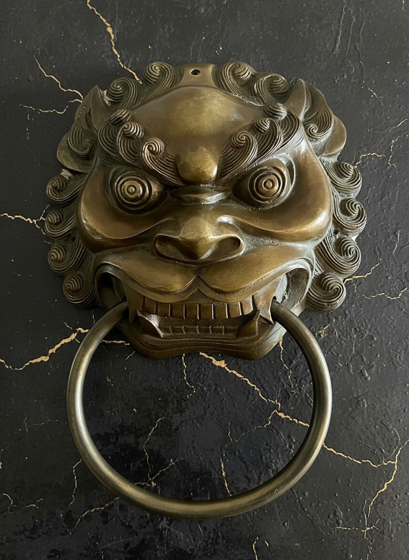 Ornate Oriental Lion Head Door Knocker Solid Metal Vintage Artisan Decor: Title:Ornate Oriental Lion Head Door Knocker Solid Metal Vintage Artisan Decor Description:This vintage brass door knocker serves as an elegant accent for any entrance, featuring a majestic lion face 