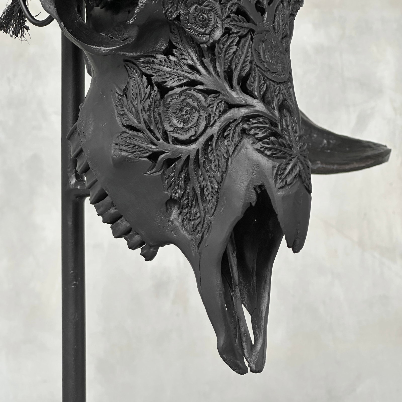 Carved black ram skull - Roses motif - 10