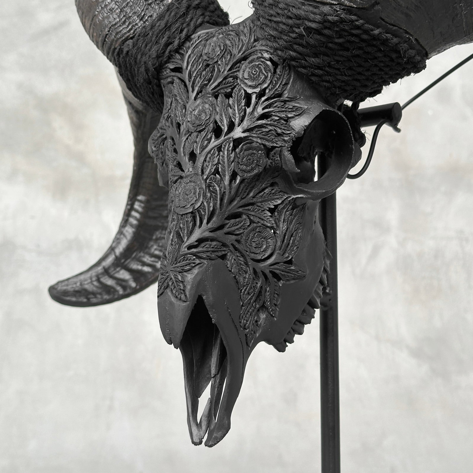 Carved black ram skull - Roses motif - 5
