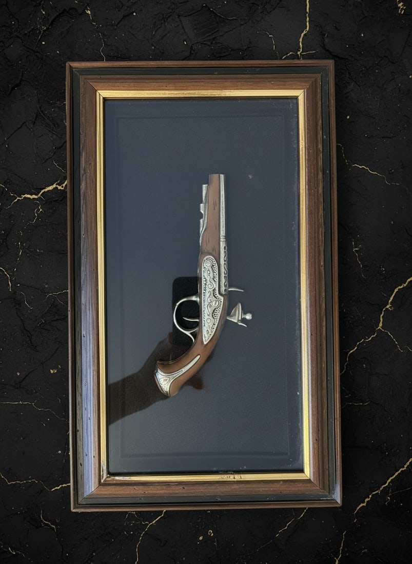 Vintage Wall Decor Set Ornate Pistol Plaque Antique Style USA Made Plastic - 3