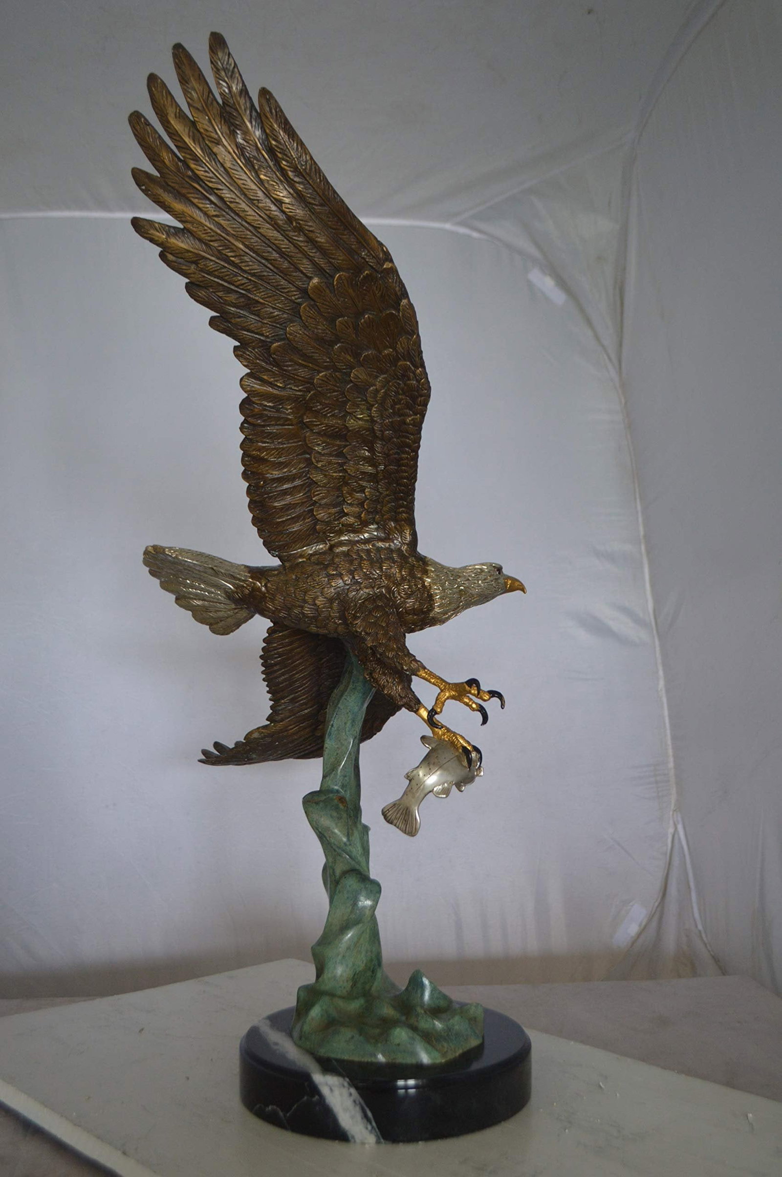 Eagle Flying With His Pray Bronze Statue - Size: 32"L x 15"W x 33"H. - 7