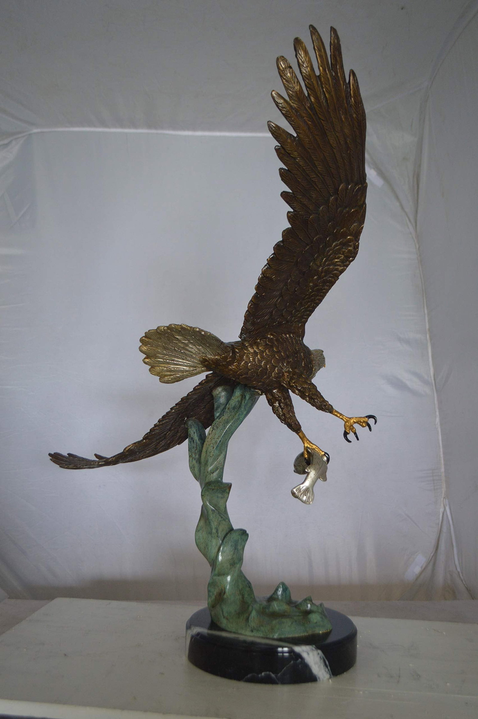 Eagle Flying With His Pray Bronze Statue - Size: 32"L x 15"W x 33"H. - 8