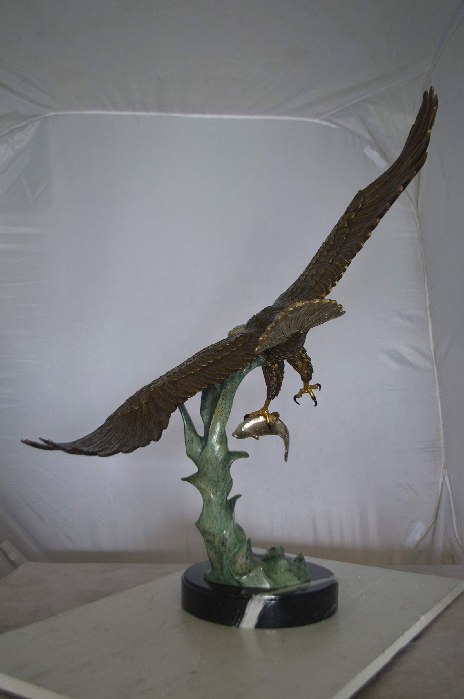 Eagle Flying With His Pray Bronze Statue - Size: 32"L x 15"W x 33"H. - 9