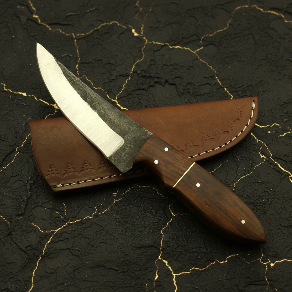 Hand-Forged 1095 Carbon Steel Bushcraft Knife Hunting Camping Survival Tool: Title:Hand-Forged 1095 Carbon Steel Bushcraft Knife Hunting Camping Survival Tool Description:This custom hunting knife features a hand-forged carbon steel blade crafted from a railroad spike, paired