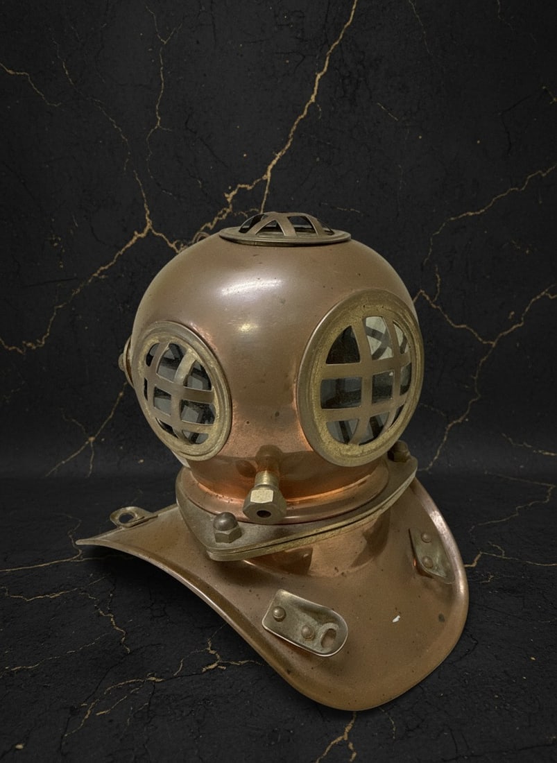Antique Style Brass and Copper Deep Sea Diving Helmet Mini Desk Ornament (1 of 5)