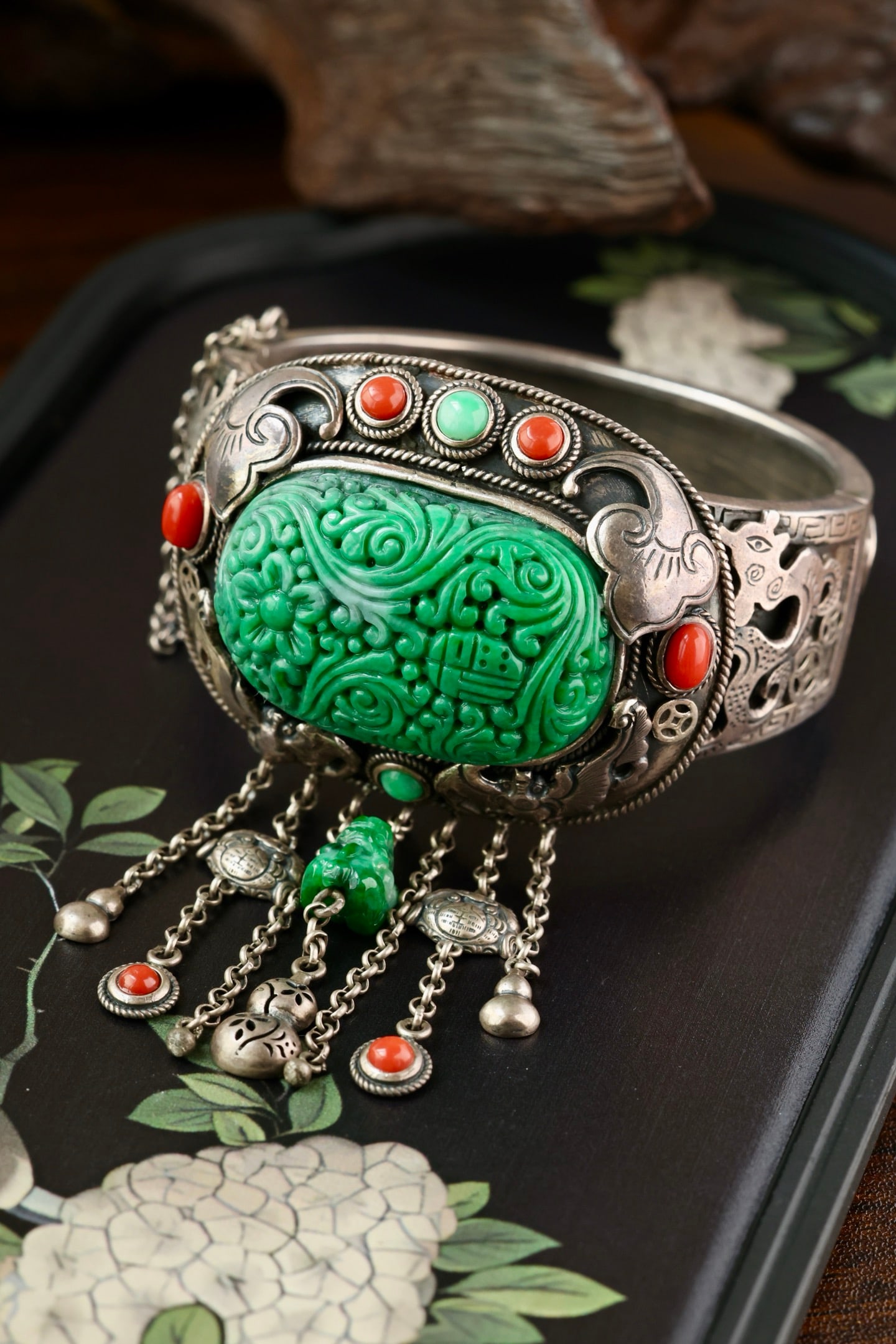 Old Silver Inlay Green Jadeite & Gem Bracelet: Title: Old Silver Inlay Green Jadeite & Gem Bracelet Origin: Chinese Date/Period: After1900 Materials: Silver,Jadeite Dimensions: 55.6x45.6x19(mm) 2.19x1.80x0.75(inches) Reserve: $1,999.00 Shipping: