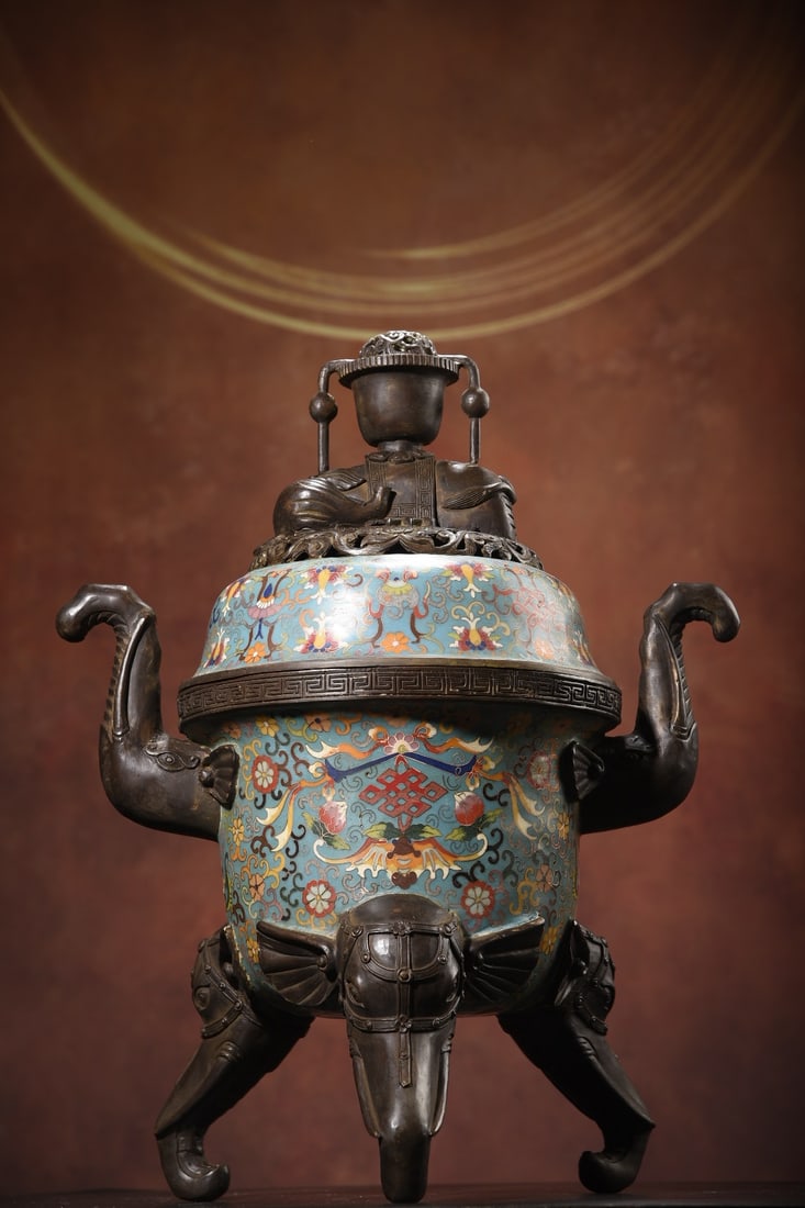 Vintage Bronze Cloisonne Incense Burner: Title: Vintage Bronze Cloisonne Incense Burner Origin: Chinese Date/Period: After1850 Materials: Bronze Cloisonne Dimensions: 500x400x260(mm) 19.69x15.75x10.24(inches) Weight 21.14 lbs/9590g Reserve: 