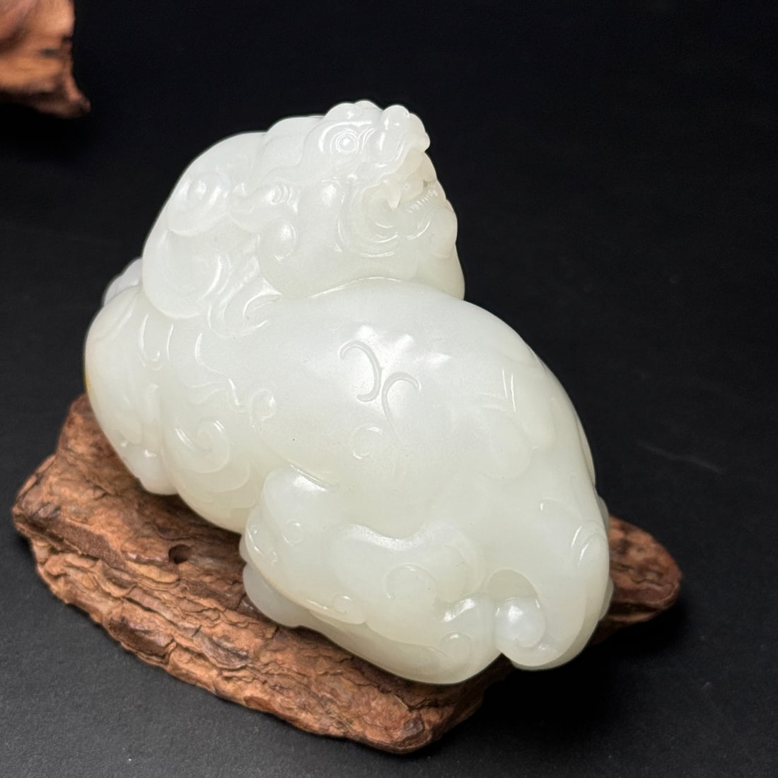 Old Hetian Jade Hand Carved Beast Statue - 3