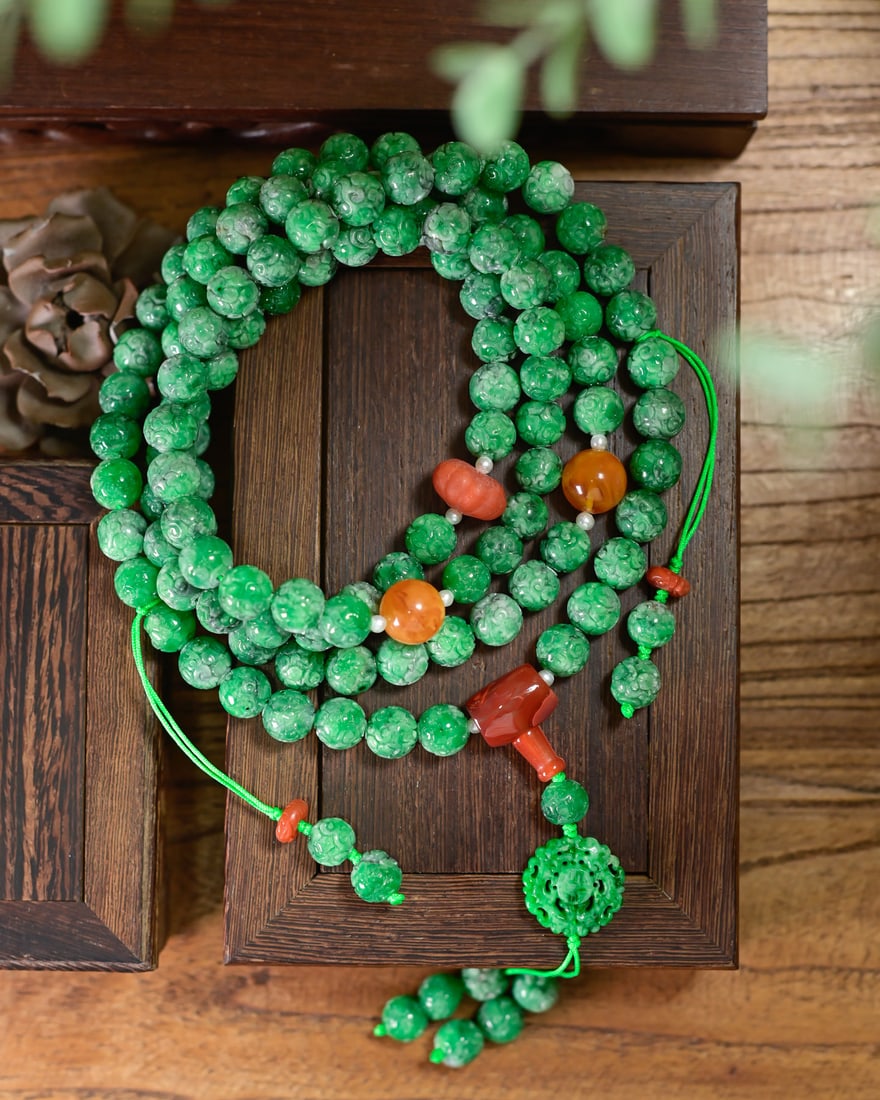 10.5mm Natural Green Jadeite Beads & Yellow Beeswax,Nanhong Agate Necklace with Certificate 108: Title: 10.5mm Natural Green Jadeite Beads & Yellow Beeswax,Nanhong Agate Necklace with Certificate 108 Origin: Chinese Date/Period: After2025 Materials: Jadeite,Nanhong Agate Dimensions: 10.5(mm) 0.41