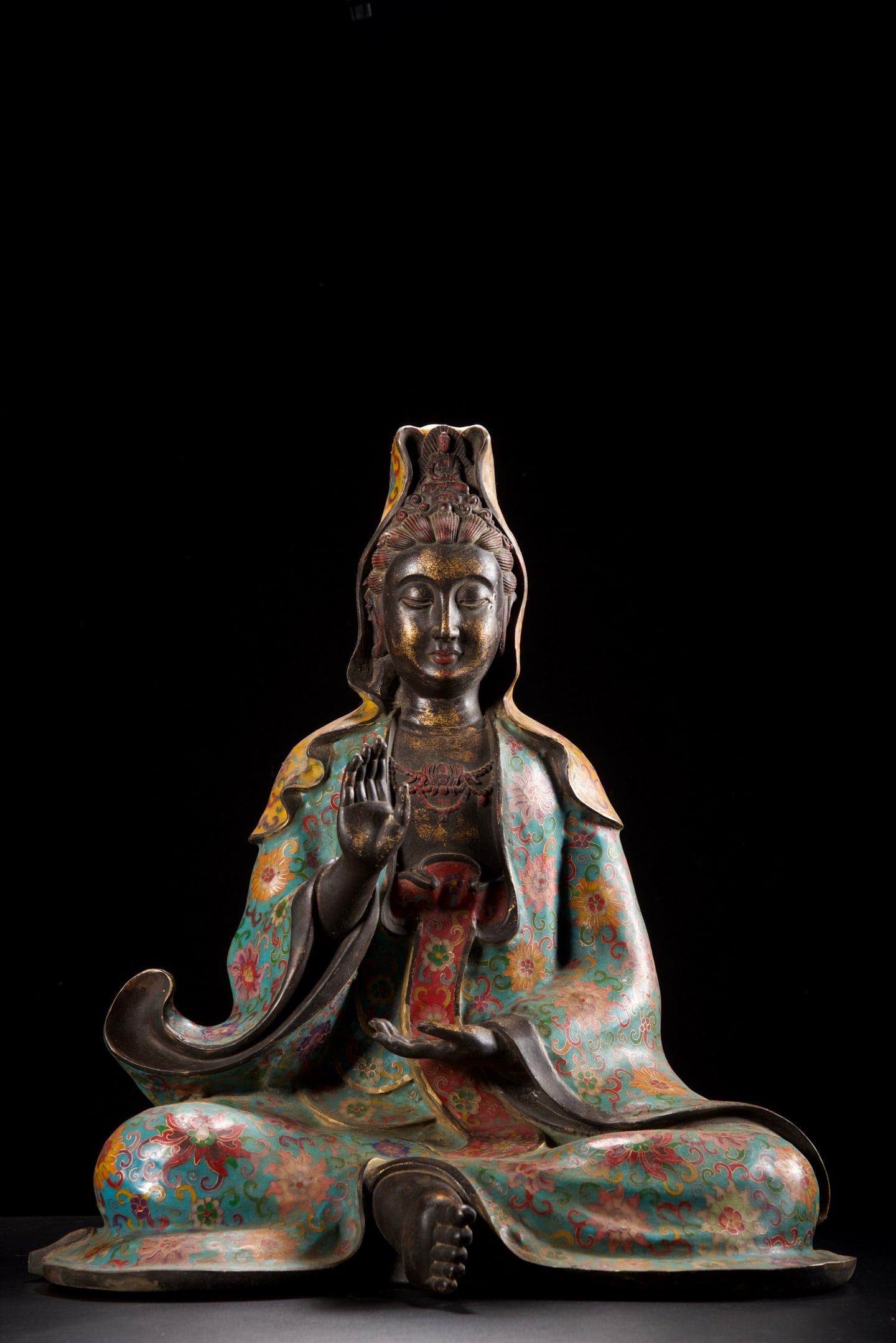 Vintage Bronze Cloisonne Kwan-yin Statue: Title: Vintage Bronze Cloisonne Kwan-yin Statue Origin: Chinese Date/Period: After1900 Materials: Bronze Cloisonne Dimensions: 490x450x310(mm) 19.29x17.72x12.20(inches) Weight 22.05 lbs/10kg Reserve: 